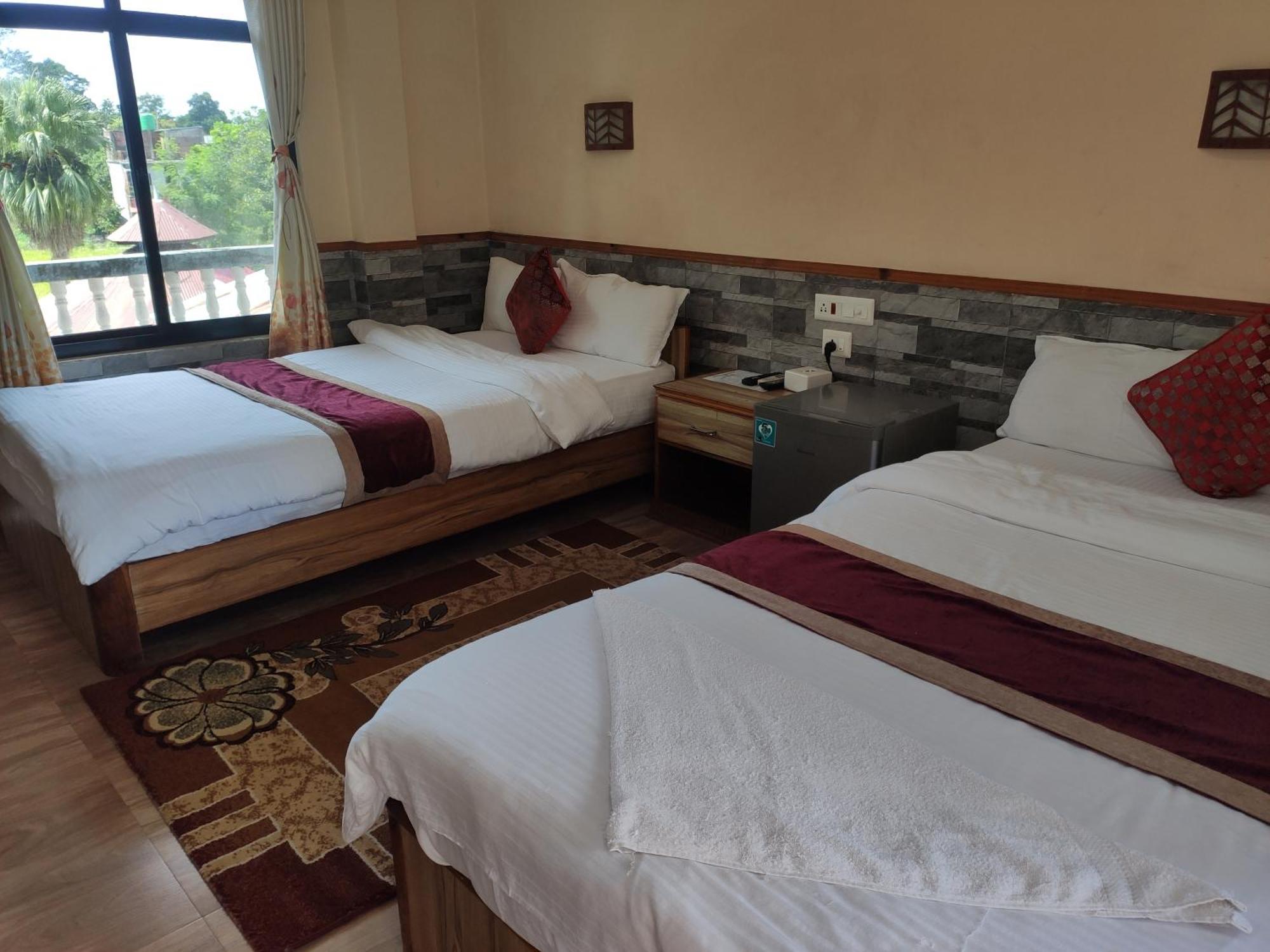 Peacock - A Family-Run Hotel Sauraha Eksteriør billede