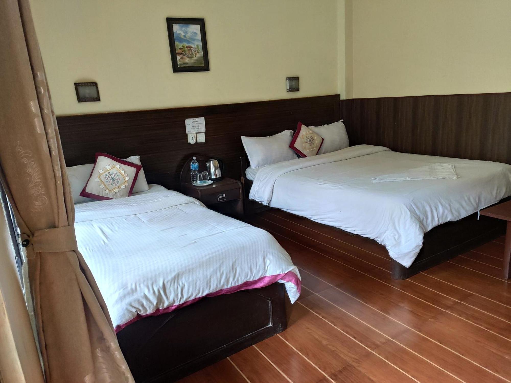 Peacock - A Family-Run Hotel Sauraha Eksteriør billede