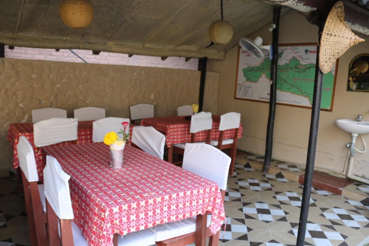 Peacock - A Family-Run Hotel Sauraha Eksteriør billede