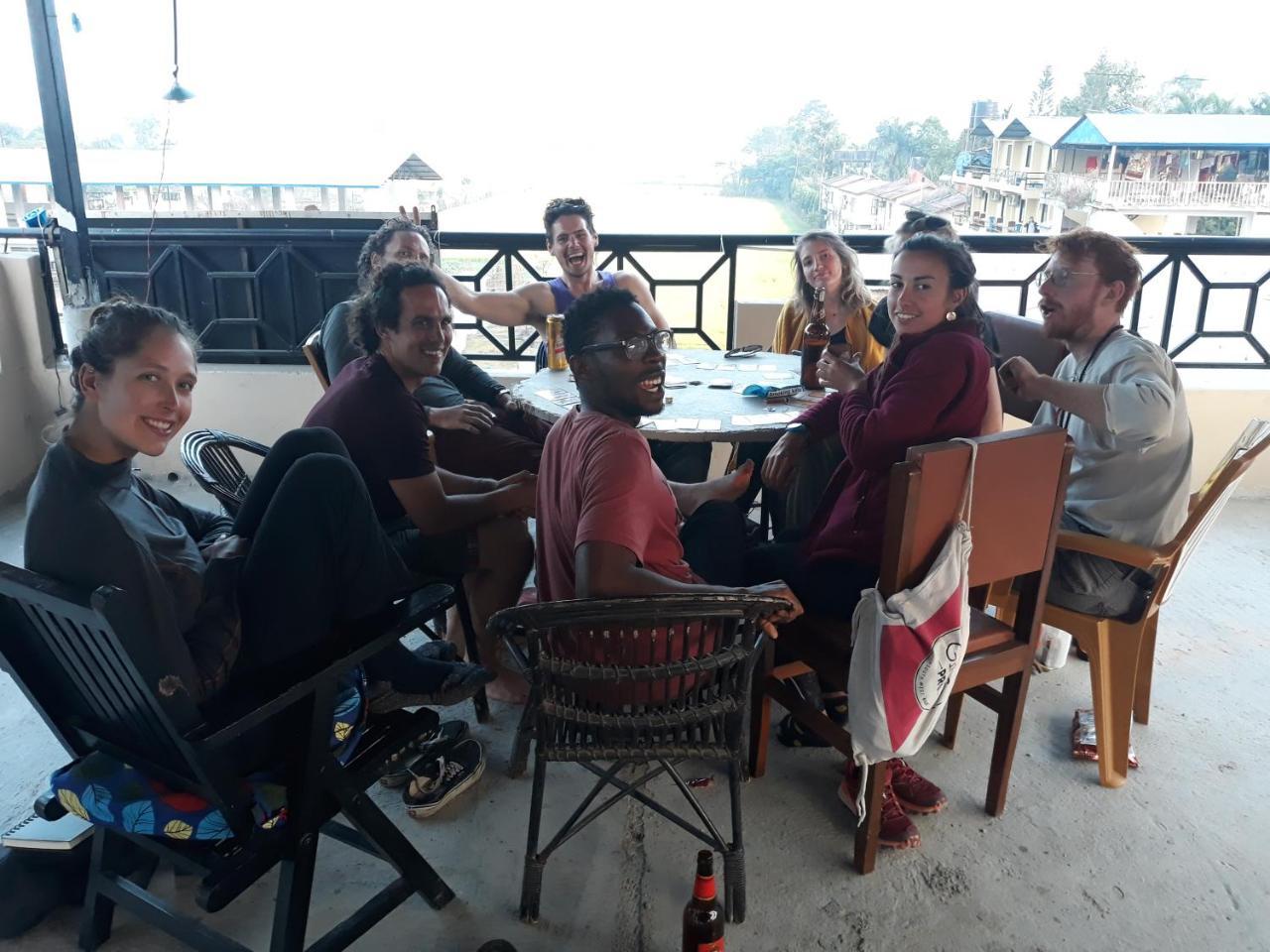 Peacock - A Family-Run Hotel Sauraha Eksteriør billede
